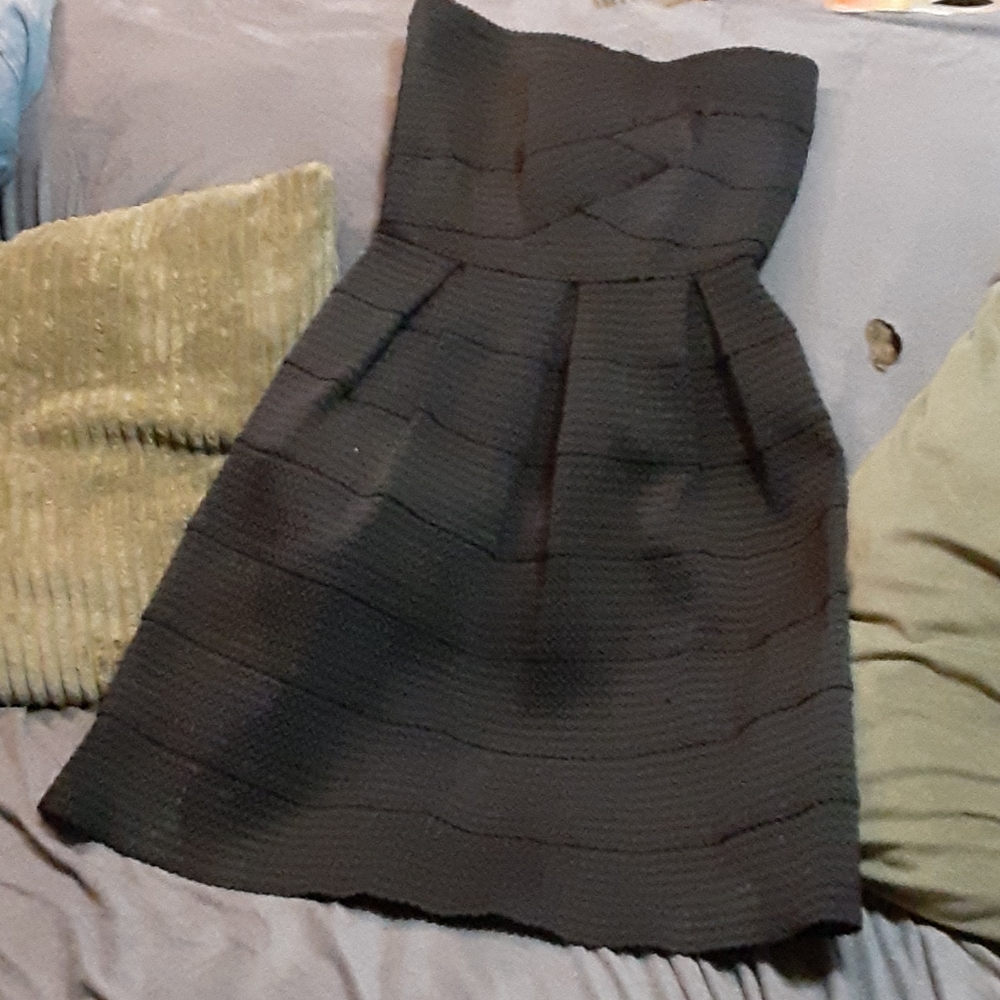 BLACK DRESS - Picture 2 of 4